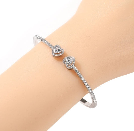 Bracelet: fine circle chain with two heart-shaped diamond accents, silver-tone