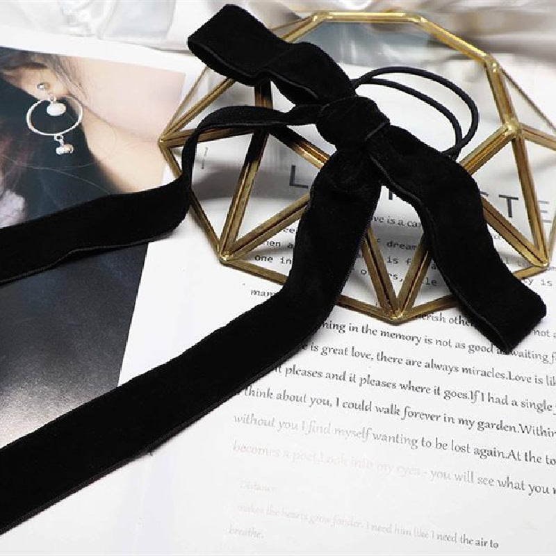 Hairband for women in black velvet ribbon with bow knot