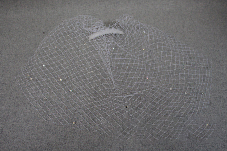 Bridal veil with rhinestone large-hole mesh, hand-sewn hair comb, white.
