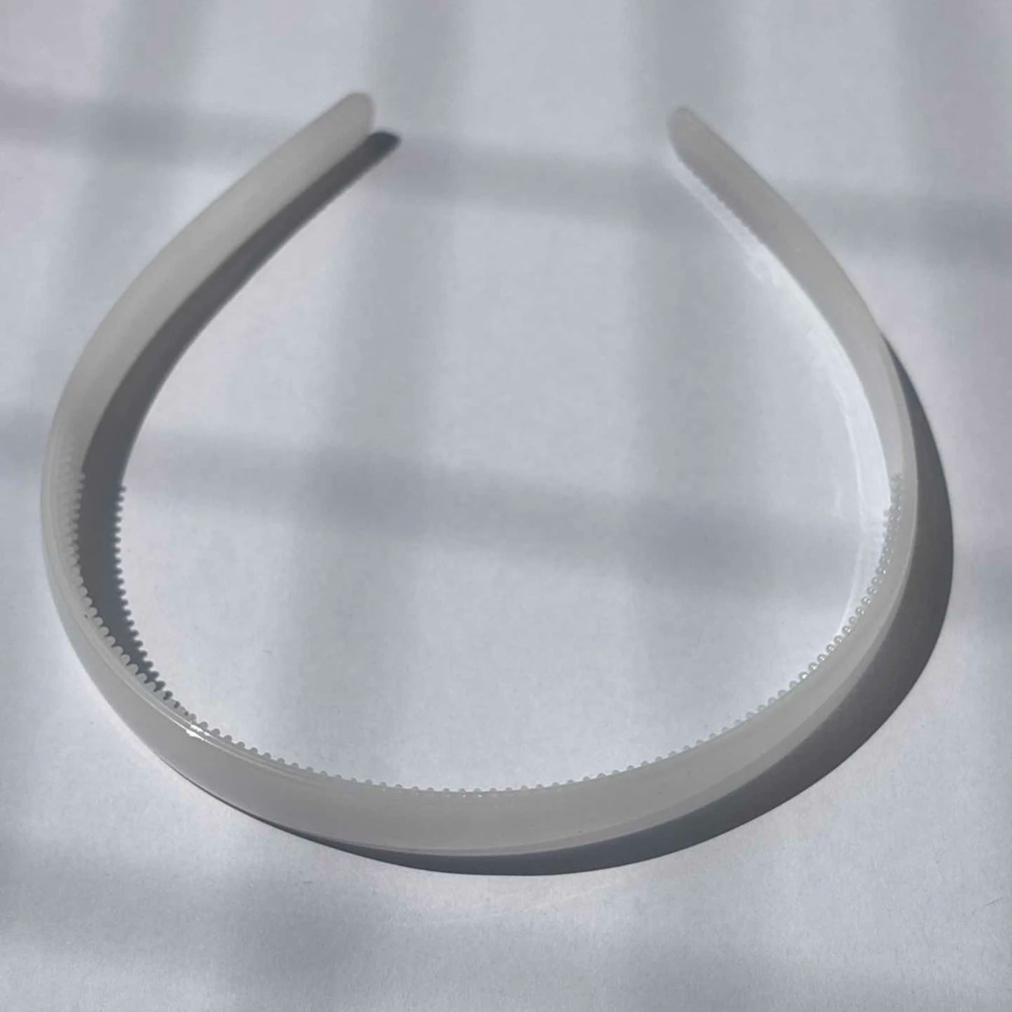 Plastic Translucent Toothed Headband – Non-Slip Candy Color Hair Hoop for Women & Girls