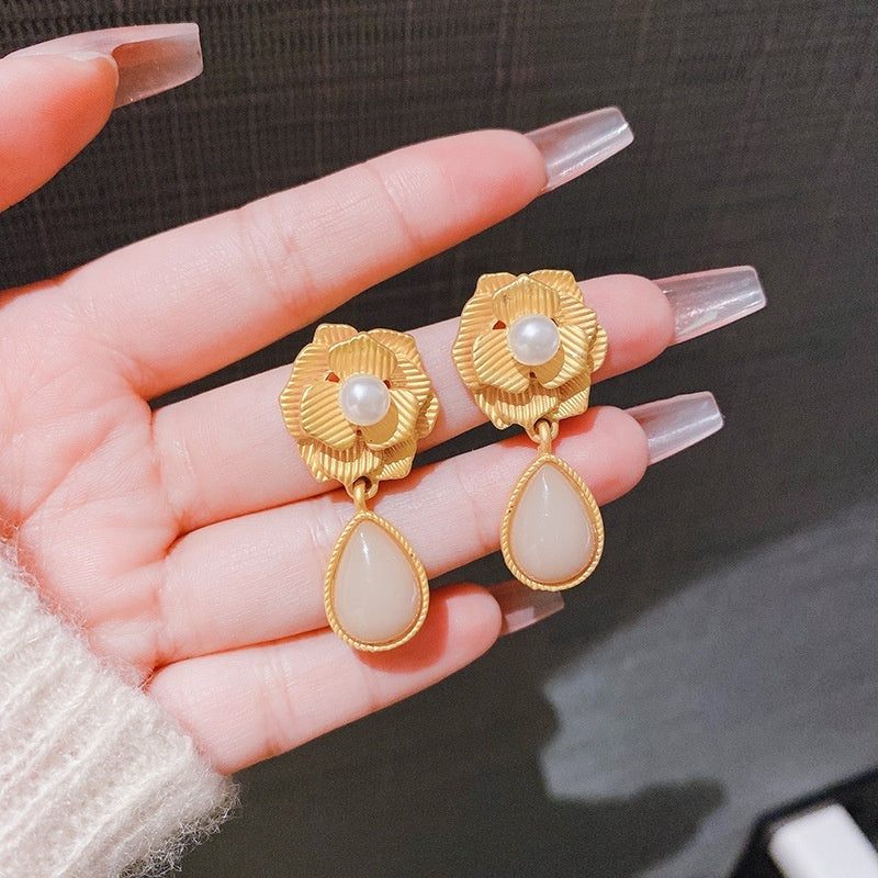 Sterling Silver Needle Rose Pearl Design HK Style Flower Stud Earrings, pair with gold-tone flowers and pearl centers