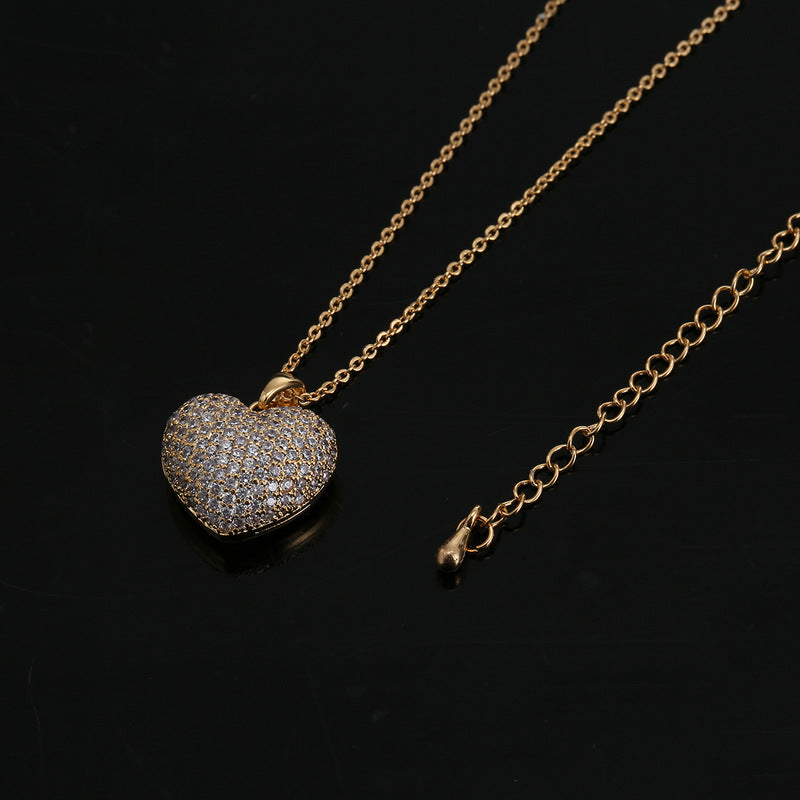 Necklaces were studded with hearts by edenista
