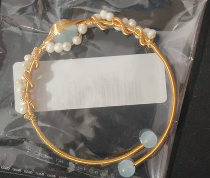 Pearl bracelet for women, gold-plated braided wire with white pearls and pale blue beads.