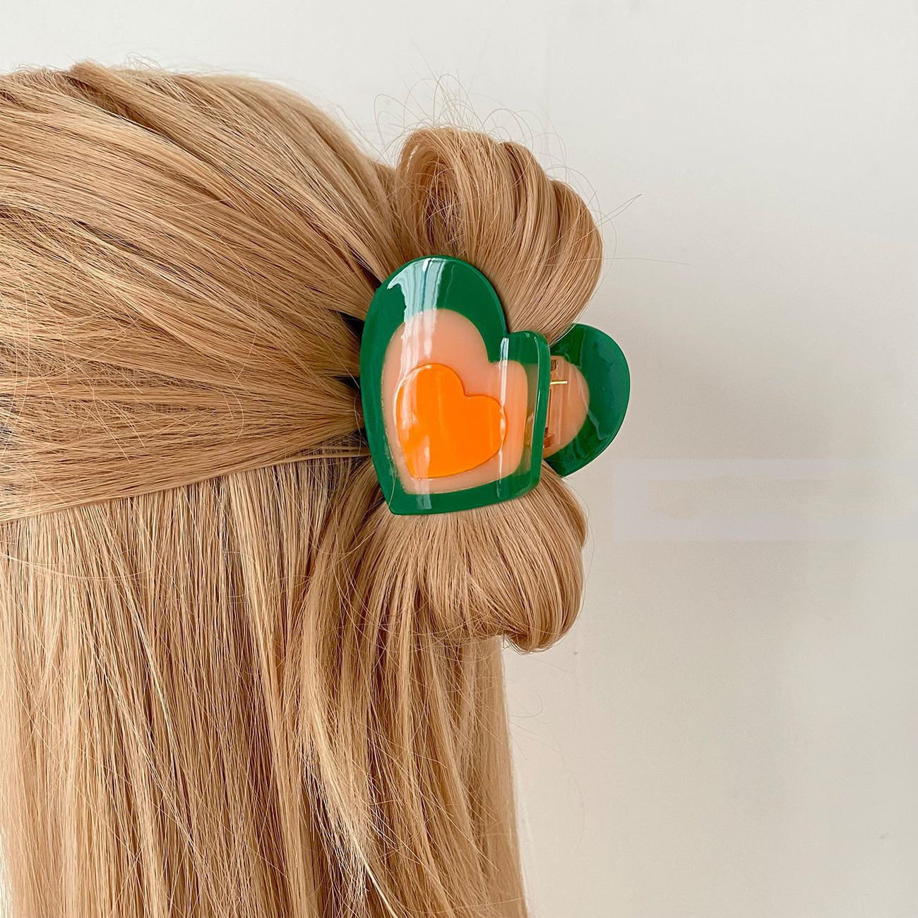 Niche Design Retro Stitching Love Acetate Gripper by edenista