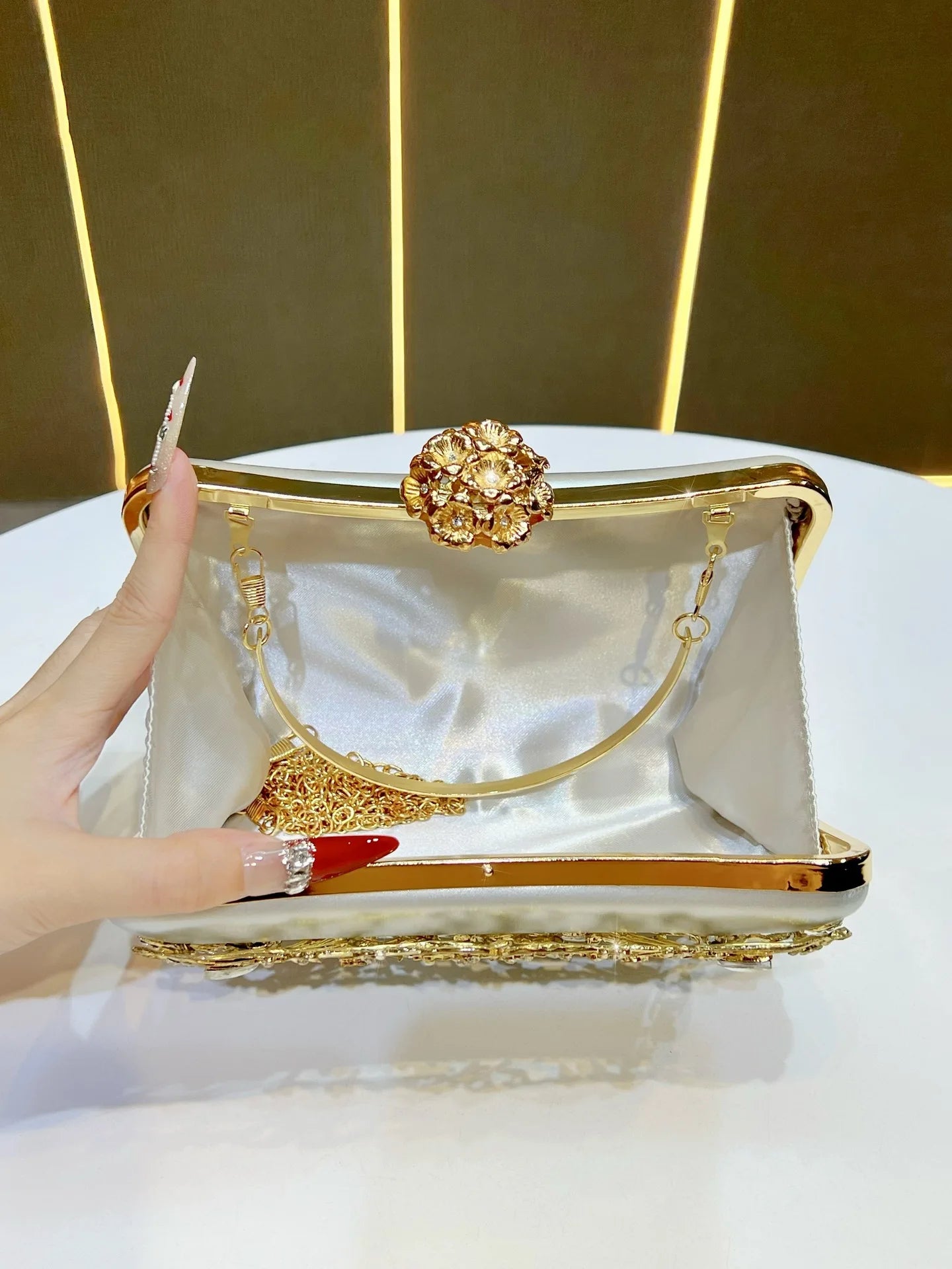 Edenista gold-tone banquet bag with crystal floral clasp and chain strap