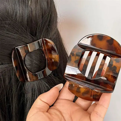 Edenista flat crab hair clip pair in tortoiseshell leopard pattern, brown acrylic claw clips