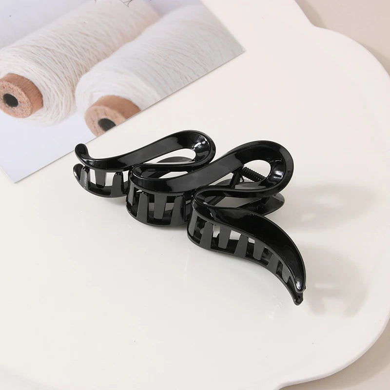Hair claw clips set of 3 in black acrylic with curved shape