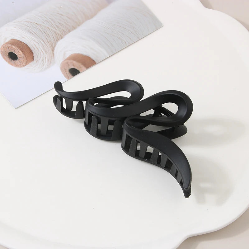 Hair claw clips set of 3 in black acrylic, large size with geometric curved design