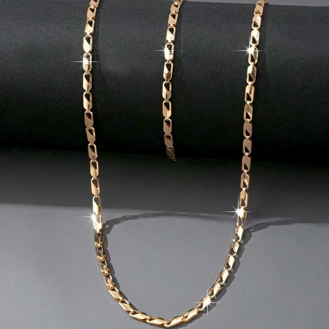 A Set of Sexy and Luxurious Women's Necklace and Bracelet by edenista