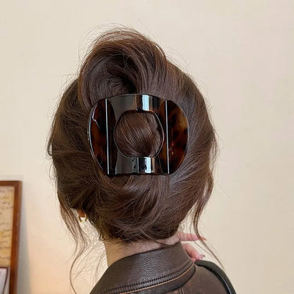 Crab hair clip, glossy black tortoiseshell finish, Korean-style flat claw hair accessory