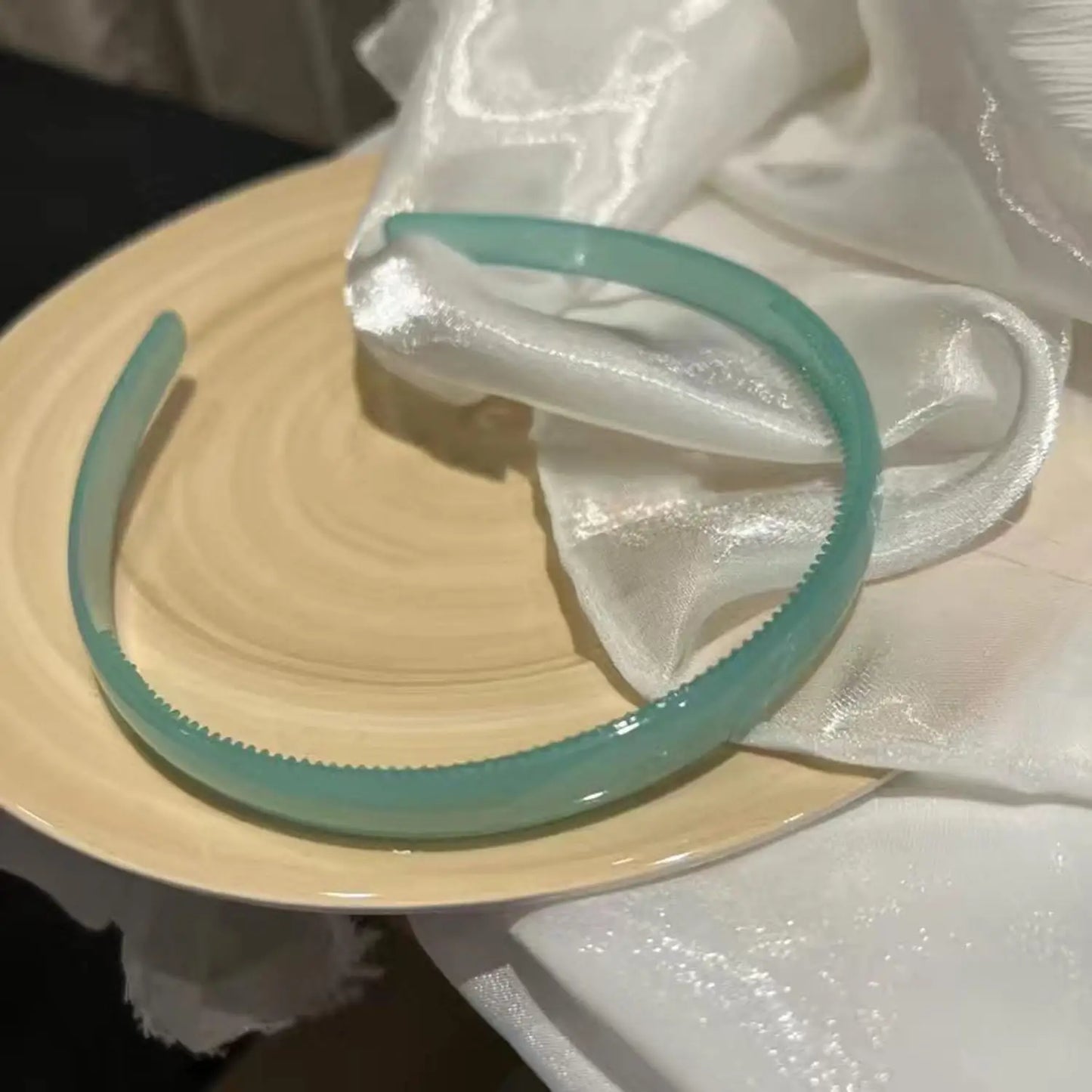 Plastic Translucent Toothed Headband – Non-Slip Candy Color Hair Hoop for Women & Girls