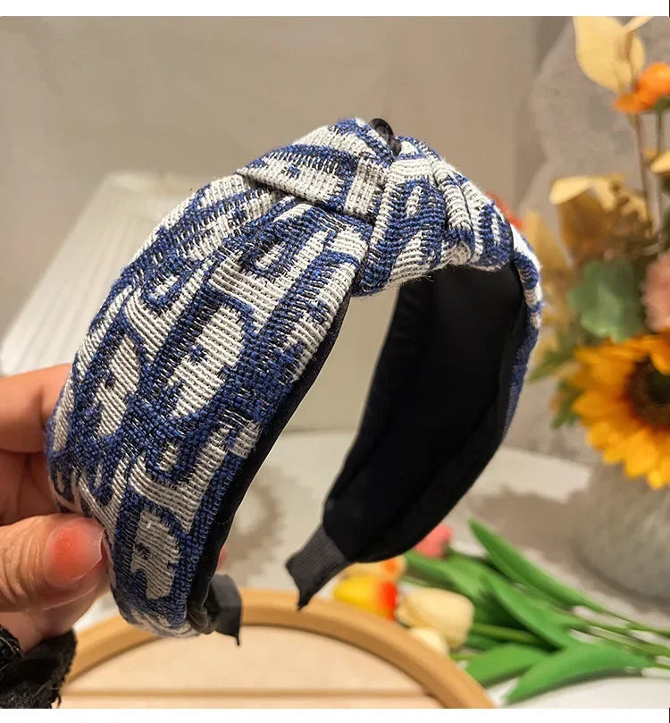 Headband Edenista, cowboy color retro blue and white woven fabric with knot top and black interior lining