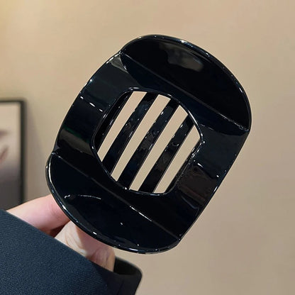Edenista flat black crab hair clip with a slotted center