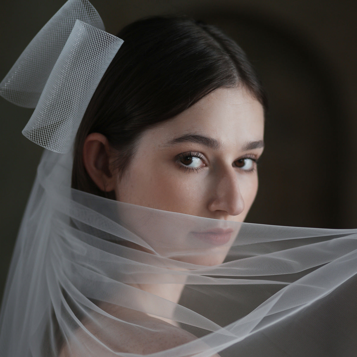 Super Fairy Elastic Mesh Bow Bridal Veil featuring a large white mesh bow and sheer veil.