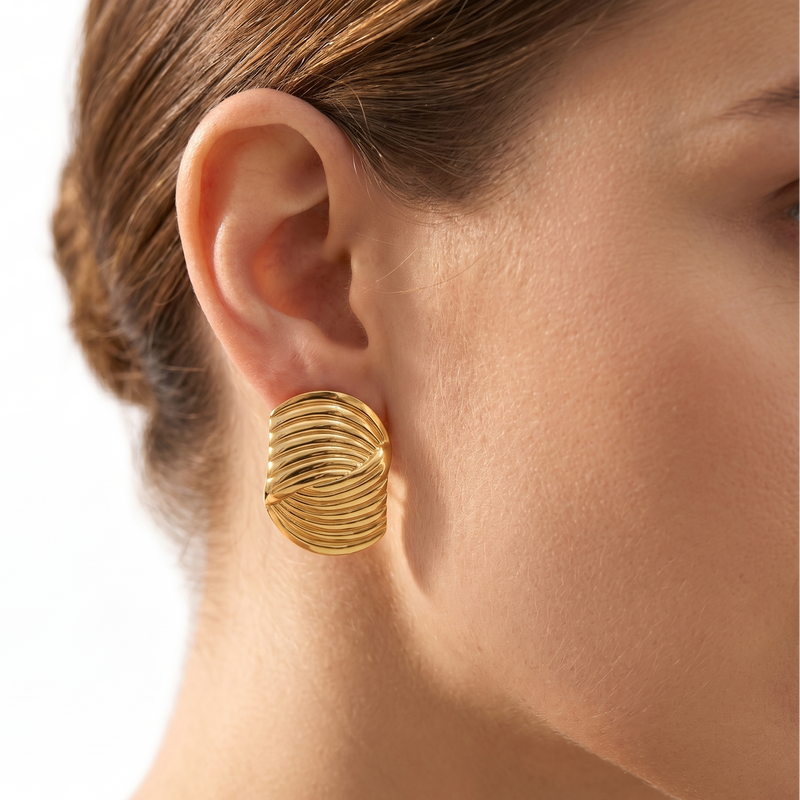 Diamond-shaped geometric earrings in gold-tone stainless steel